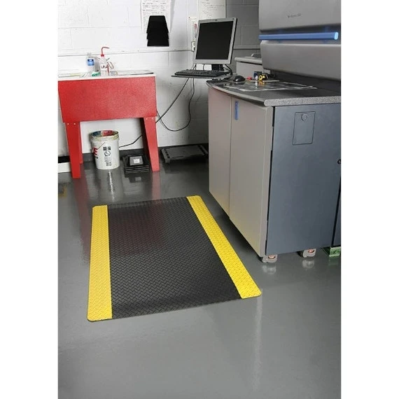 3' X 5' Black/Yellow Anti-Fatigue Mat, 1" Thick 1 3' X 5' Black/Yellow Anti-Fatigue Mat, 1" Thick